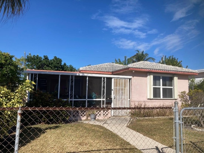 GREAT LOCATION - WALKING DISTANCE TO THE BRIDGE OVER TO SINGER - Beach Home for sale in Riviera Beach, Florida on Beachhouse.com