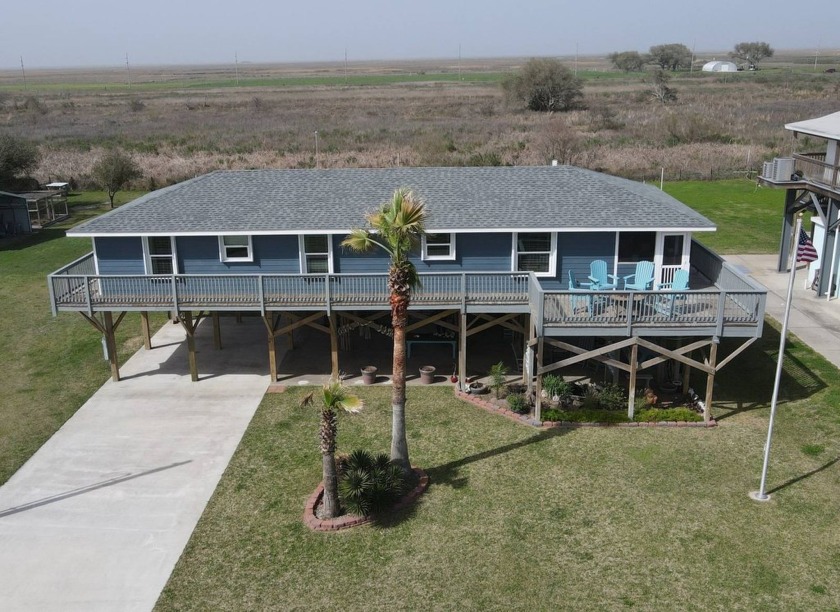 Welcome to this beautiful beach retreat! This 3 bedroom 2 bath - Beach Home for sale in Cameron, Louisiana on Beachhouse.com