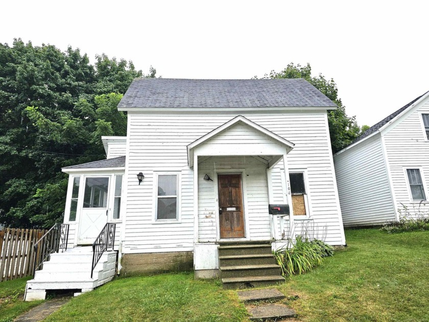 Discover the potential in this 2 Bedroom, 1 Bath house located - Beach Home for sale in Harbor Beach, Michigan on Beachhouse.com