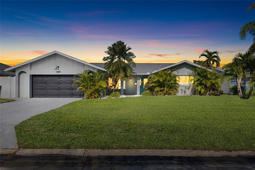 Beautifully renovated 3BD/2BA waterfront home offering 2,043 sq - Beach Home for sale in St. Petersburg, Florida on Beachhouse.com