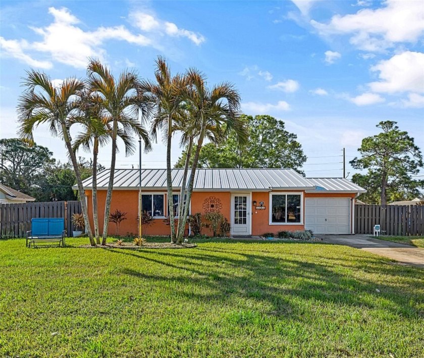 POOL HOME w/ newer METAL ROOF! Beautifully maintained 3BR/2BA - Beach Home for sale in Vero Beach, Florida on Beachhouse.com