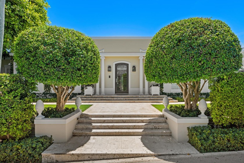 A beautifully renovated Henry Harding Regency style home on a - Beach Home for sale in Palm Beach, Florida on Beachhouse.com