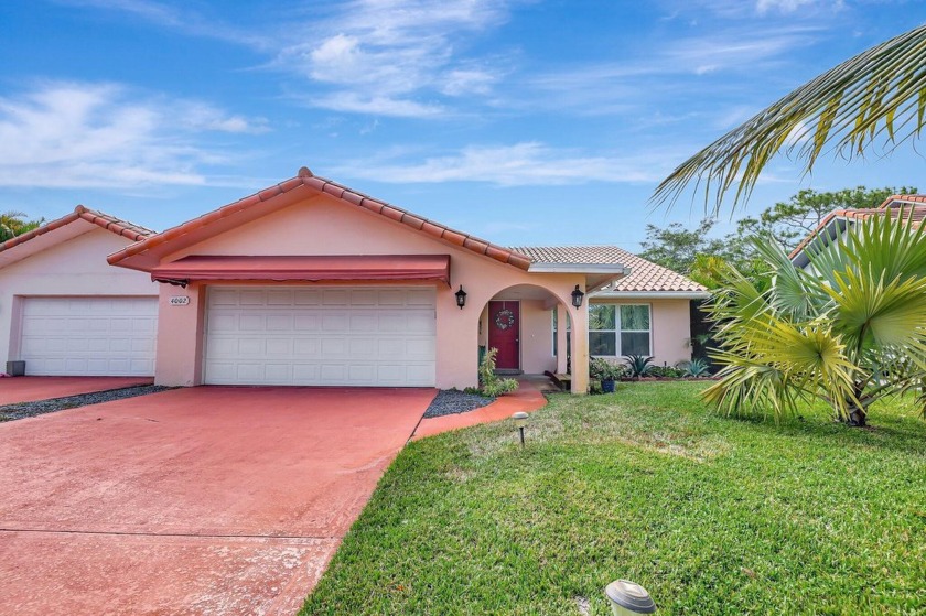 This beautifully updated 3-bedroom, 2-bathroom villa offers the - Beach Home for sale in Stuart, Florida on Beachhouse.com