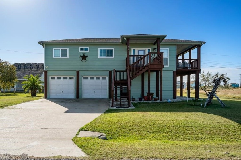 MOVE IN READY!!! Charming Island Style 3/2.5 home on 2 lots - Beach Home for sale in Rockport, Texas on Beachhouse.com