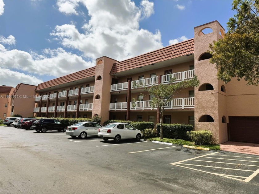 VERY NICE BRIGHT AND CLEAN CONDO IN A 55+ COMMUNITY WITH TILE - Beach Condo for sale in Sunrise, Florida on Beachhouse.com