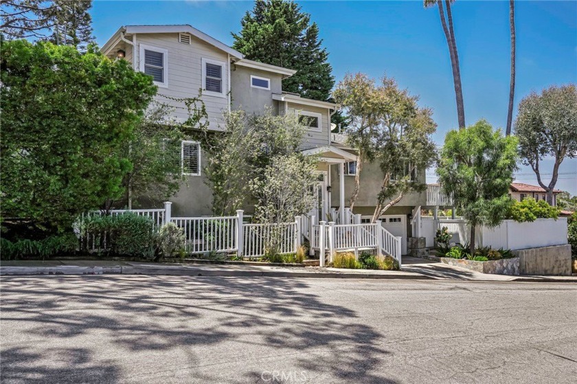 The *tree house,* as this Manhattan Beach Mira Costa - Beach Home for sale in Manhattan Beach, California on Beachhouse.com