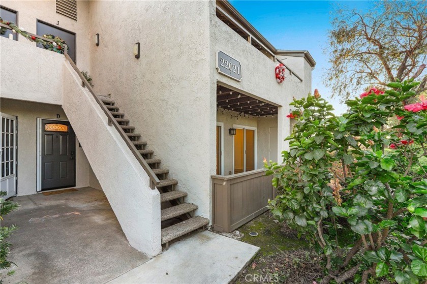 Welcome to 22021 Rimhurst Dr Unit D in Lake Forest, a - Beach Condo for sale in Lake Forest, California on Beachhouse.com