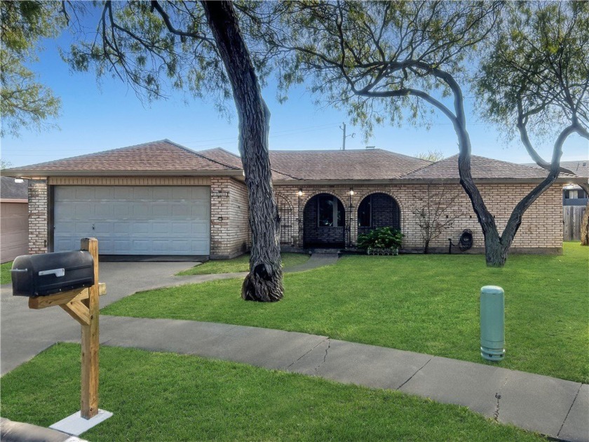 Well-cared-for 1-story brick home located in a quiet cul-de-sac - Beach Home for sale in Corpus Christi, Texas on Beachhouse.com