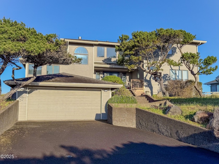 This commanding, Pacific Ocean front stunner is a winner! - Beach Home for sale in Gleneden Beach, Oregon on Beachhouse.com