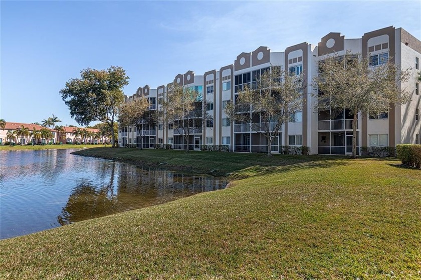 ***Video Tour*** Gorgeous 2nd-floor CORNER condo in Southampton - Beach Condo for sale in Tamarac, Florida on Beachhouse.com