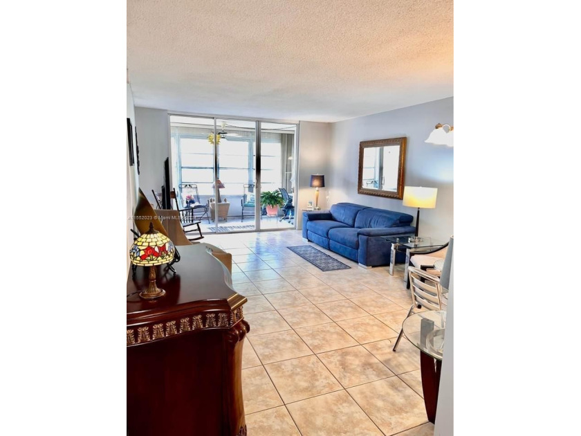 CLEAN AND BRIGHT CONDOMINIUM READY TO BE YOUR NEW HOME OR YOUR - Beach Condo for sale in Lauderdale Lakes, Florida on Beachhouse.com
