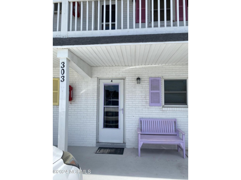 Great location on the OCEANSIDE and very close to beach and - Beach Condo for sale in Atlantic Beach, North Carolina on Beachhouse.com