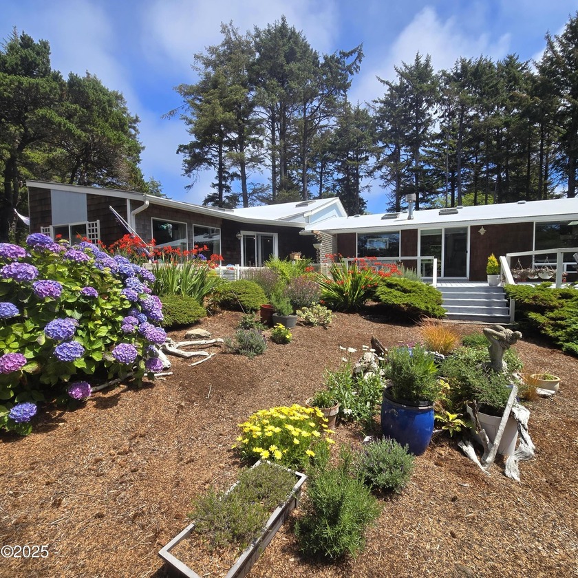 Beautiful remodeled manufactured home with site built studio - Beach Home for sale in Seal Rock, Oregon on Beachhouse.com