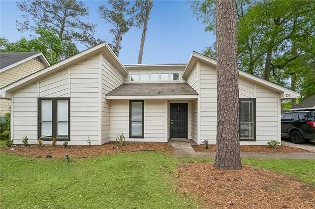Tucked away on a quiet cul-de-sac in the heart of Mandeville - Beach Home for sale in Mandeville, Louisiana on Beachhouse.com