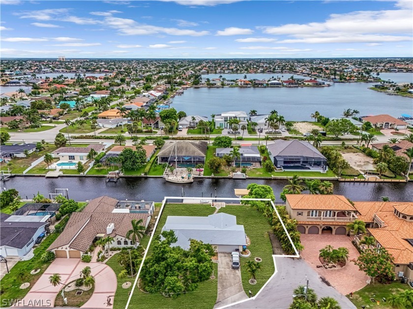 BRING YOUR BIG BOATS! OVER 100FT OF SHORELINE! Concrete block - Beach Home for sale in Cape Coral, Florida on Beachhouse.com