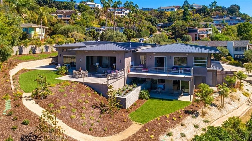 Newly built view home with modern design.  Elevator from garage - Beach Home for sale in La Jolla, California on Beachhouse.com