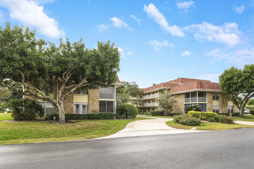 Location, location, location! Prime 2BR/2BA condo in the heart - Beach Condo for sale in Palm Beach Gardens, Florida on Beachhouse.com