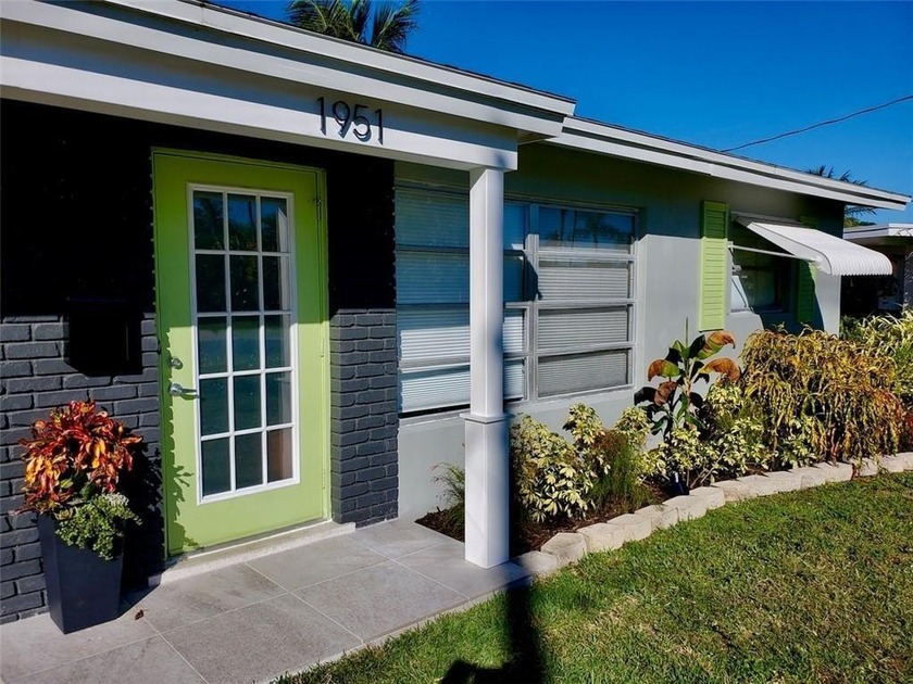 FLORIDA WATERFRONT LIVING AT ITS FINEST. (BACK ON THE - Beach Home for sale in Oakland Park, Florida on Beachhouse.com