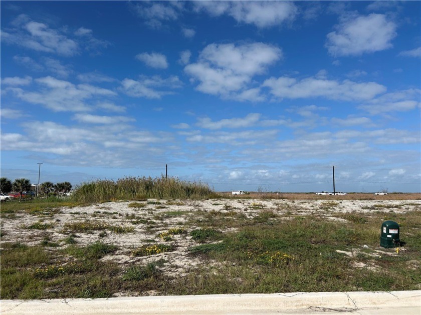 Great price for a residential lot less than 1/2 mile to the - Beach Lot for sale in Port Aransas, Texas on Beachhouse.com