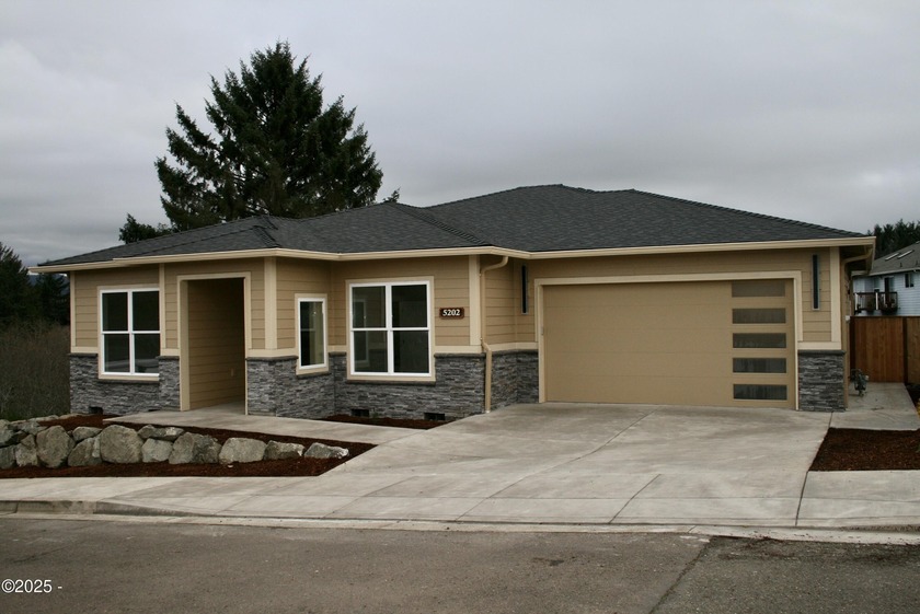 Quality one level new construction home ready to view now in the - Beach Home for sale in Lincoln City, Oregon on Beachhouse.com