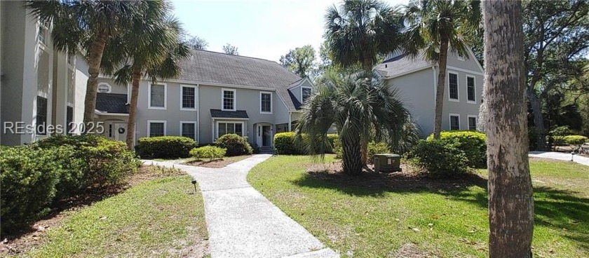 True townhouse with no one above or below you. Nicely remodeled - Beach Condo for sale in Hilton Head Island, South Carolina on Beachhouse.com