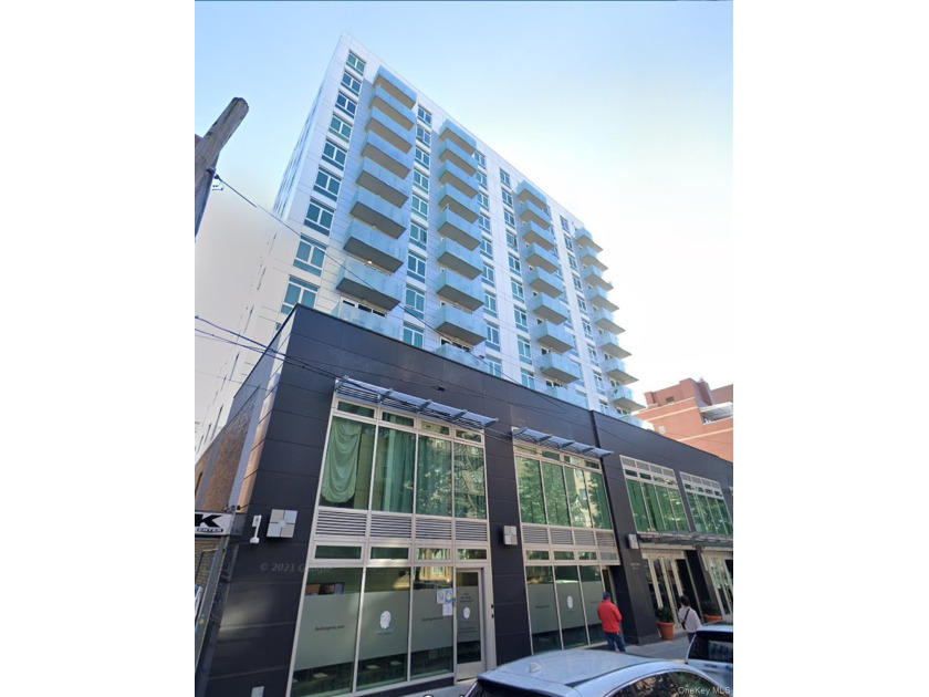 High-floor 2-bedroom, 2-bath elevator condominium. Built in 2014 - Beach Condo for sale in Flushing, New York on Beachhouse.com