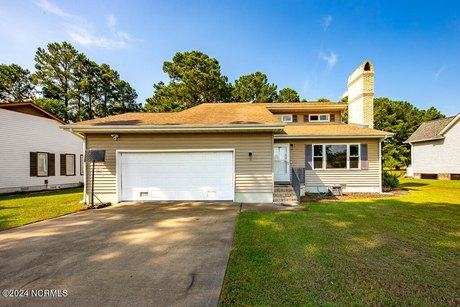 Welcome to this charming retreat offering serene views and - Beach Home for sale in New Bern, North Carolina on Beachhouse.com