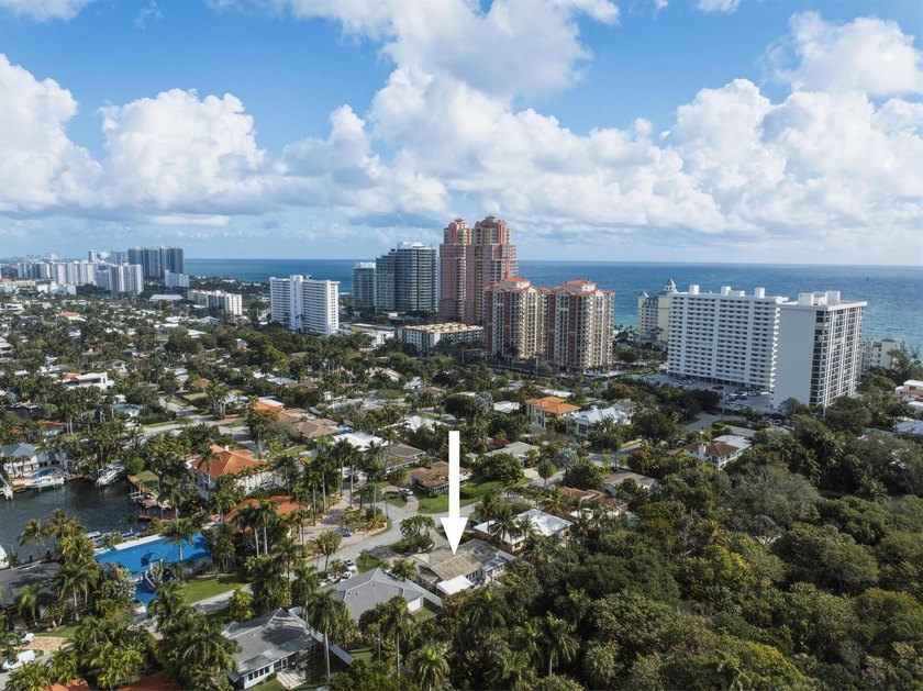 Location and opportunity Knock with this exquisite move-in ready - Beach Home for sale in Fort Lauderdale, Florida on Beachhouse.com