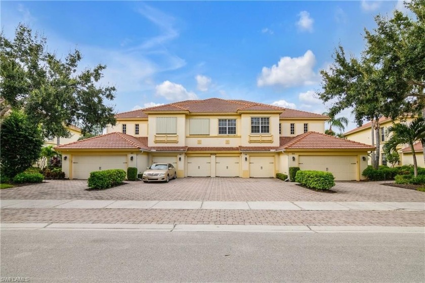 FANTASTIC SE FACING LOCATION OVERLOOKING THE LAKE!!  This FIRST - Beach Home for sale in Bonita Springs, Florida on Beachhouse.com