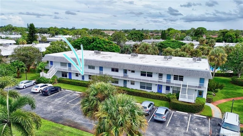 FIRST FLOOR, updated Kitchen and Baths, Open Concept, 2 Bed/2 - Beach Condo for sale in Stuart, Florida on Beachhouse.com
