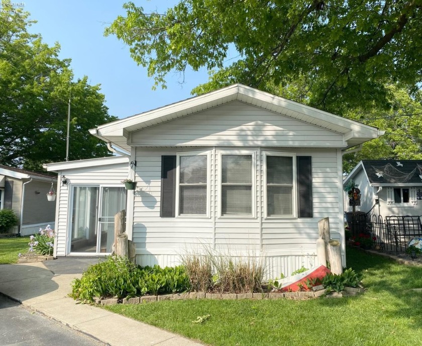 Turnkey 2-Bed Home in 55+ Marina Community - Fully Furnished & - Beach Home for sale in Marblehead, Ohio on Beachhouse.com