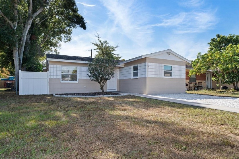 Welcome to this charming 3-bedroom, 1-bathroom single family - Beach Home for sale in St. Petersburg, Florida on Beachhouse.com