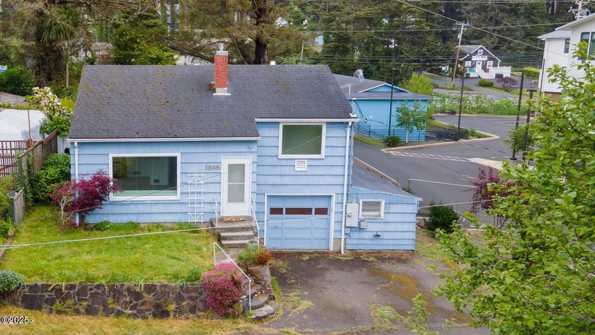 Commercially Zoned Residential. 3 bedroom, 1 bath, Updated - Beach Commercial for sale in Lincoln City, Oregon on Beachhouse.com