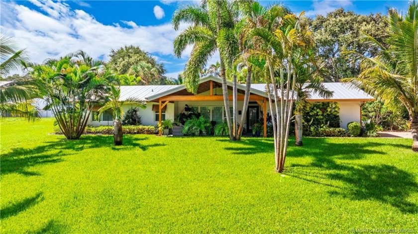Charming and tastefully updated on beautifully landscaped - Beach Home for sale in Jensen Beach, Florida on Beachhouse.com