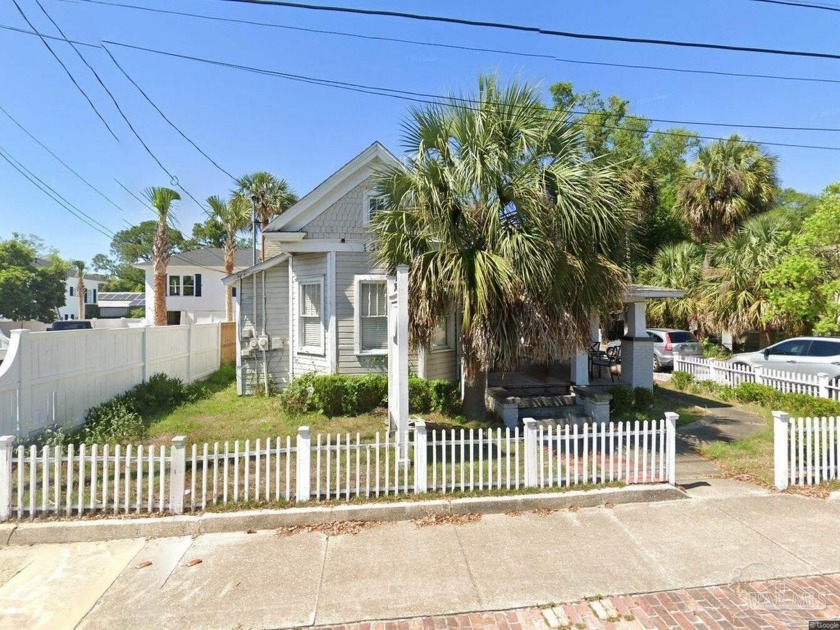 Great property with great rental income located in the East Hill - Beach Townhome/Townhouse for sale in Pensacola, Florida on Beachhouse.com