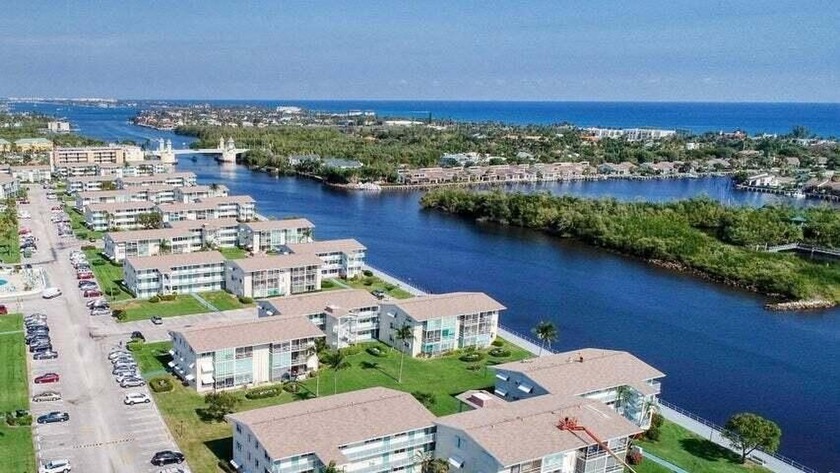 Extra special 2BR 1.5BA unit in Sterling Village! Airy corner - Beach Condo for sale in Boynton Beach, Florida on Beachhouse.com