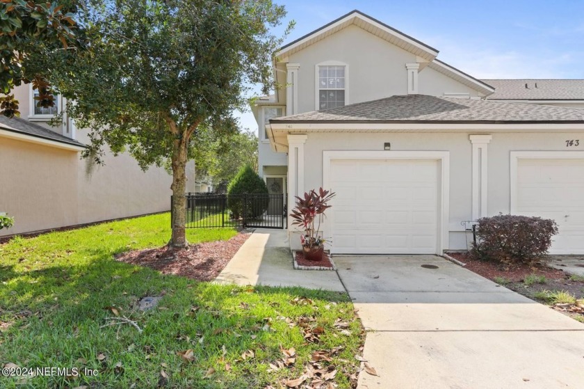 Welcome home to this delightful 2-story townhouse, perfectly - Beach Townhome/Townhouse for sale in Saint Johns, Florida on Beachhouse.com