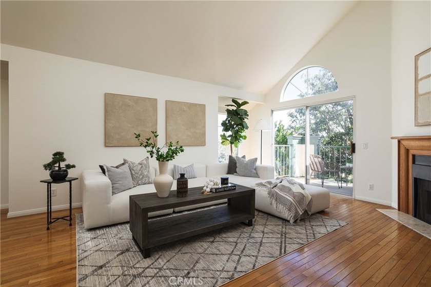 Welcome to this top-floor end-unit condo in the Ocean Palms - Beach Condo for sale in Long Beach, California on Beachhouse.com