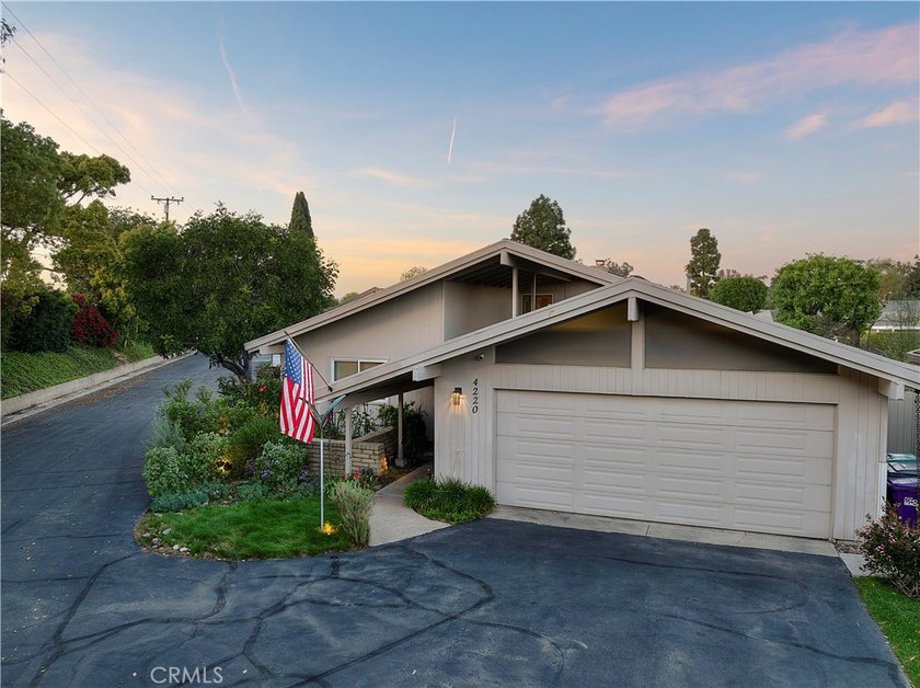 Tucked behind gates in the prestigious Virginia Country Club - Beach Home for sale in Long Beach, California on Beachhouse.com