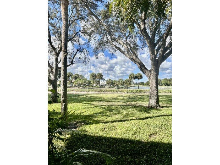 First Floor Condo!! This 2/2 lakeview unit on the first floor - Beach Condo for sale in Delray Beach, Florida on Beachhouse.com