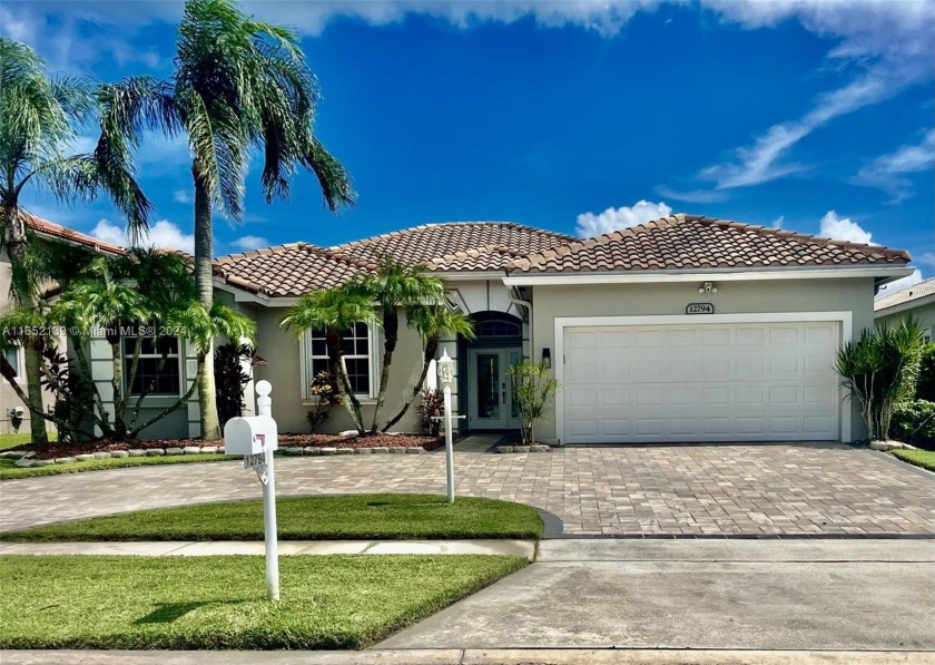 Over 2400sq ft fully updated open concept, 4-bedroom 2.5 bath - Beach Home for sale in Boca Raton, Florida on Beachhouse.com