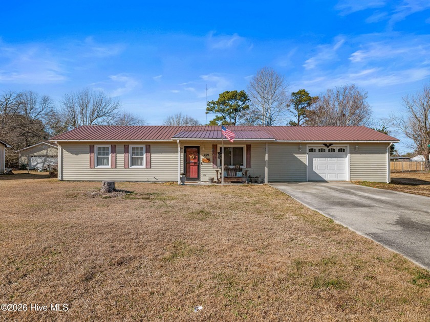 Welcome to 139 Bayberry Road in Newport, NC - a solid home with - Beach Home for sale in Newport, North Carolina on Beachhouse.com