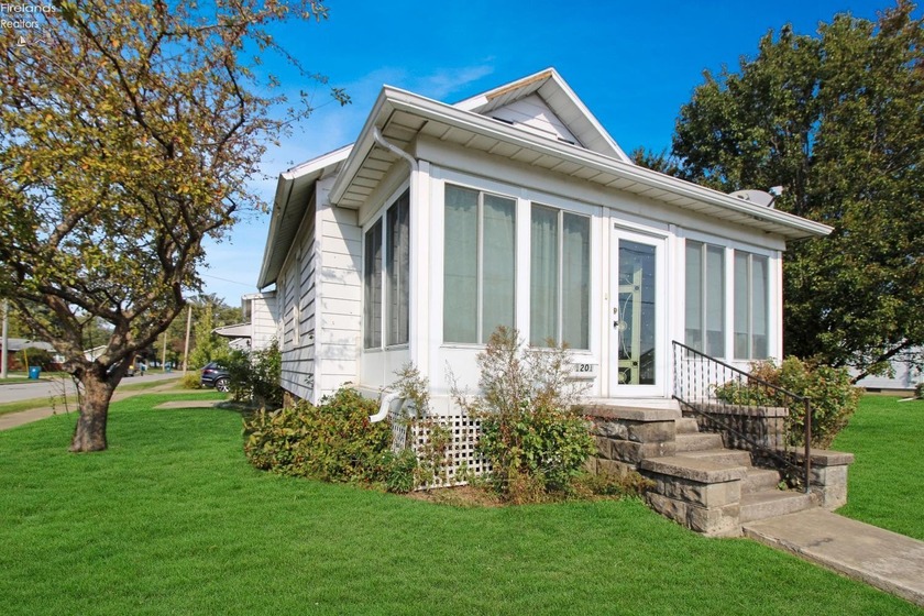 Two-bedroom, 1 1/2 bathroom home near Lakeview Park, City Beach - Beach Home for sale in Port Clinton, Ohio on Beachhouse.com