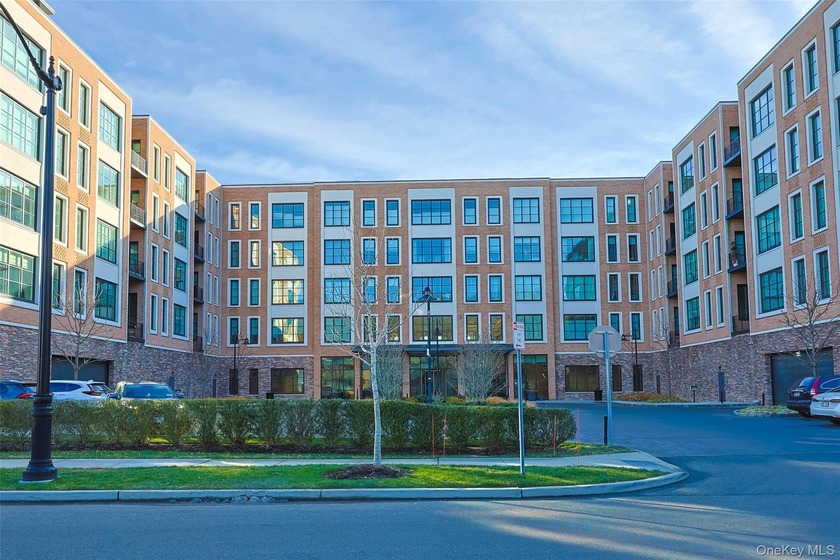 Nestled on 56 acres of pristine waterfront, Residence 1024 is a - Beach Condo for sale in Glen Cove, New York on Beachhouse.com