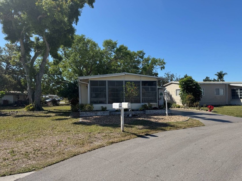 DEAL OF THE CENTURY! PRICE TO SELL QUICKLY! COMPLETELY TURN KEY - Beach Home for sale in Sarasota, Florida on Beachhouse.com