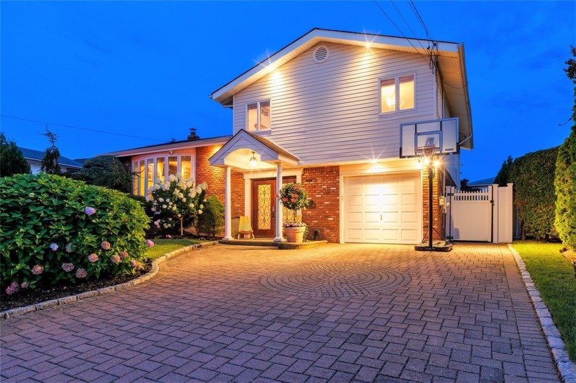 Introducing this Fabulous Expanded South Merrick Split Level - Beach Home for sale in Merrick, New York on Beachhouse.com