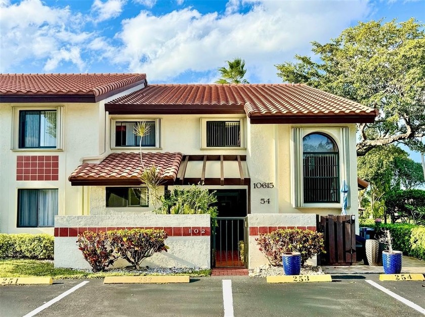 Gorgeous, Updated 2-Bedroom, 2-Bathroom + Den/Office Condo in - Beach Condo for sale in Boynton Beach, Florida on Beachhouse.com