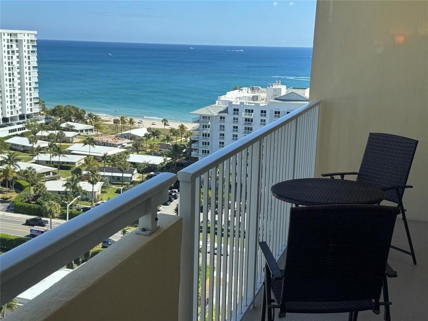 spacious one bedroom 1.5 bath penthouse condo unit. open view of - Beach Condo for sale in Pompano Beach, Florida on Beachhouse.com