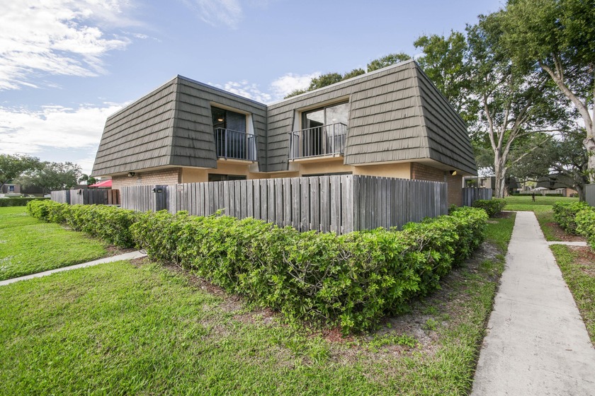 Recently updated 2 bed/2.5 bath townhome in the popular Villages - Beach Townhome/Townhouse for sale in West Palm Beach, Florida on Beachhouse.com