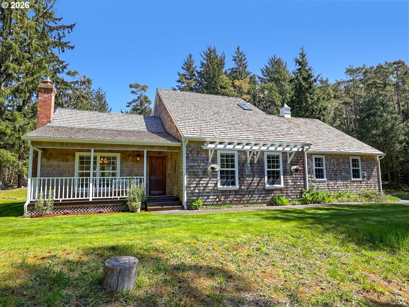 This well cared for beachy cedar shingle style home on a - Beach Home for sale in Warrenton, Oregon on Beachhouse.com